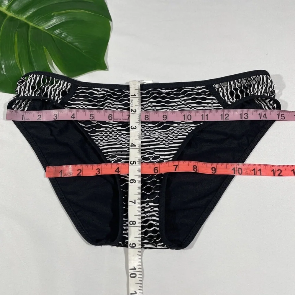 NEW Becca‎ [ Medium ] Reveal Hipster Bikini Bottoms in Black/White